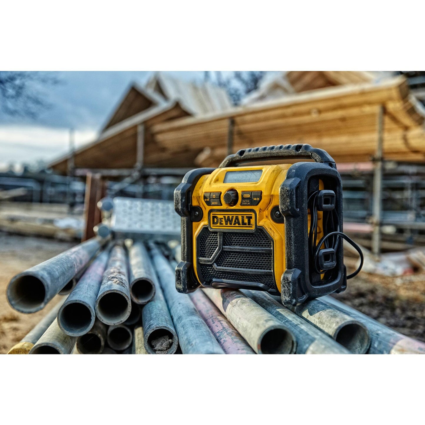DEWALT DCR020-GB XR Compact FM/DAB and Site Radio - 24 x 24.5 cm, 2.8 kg